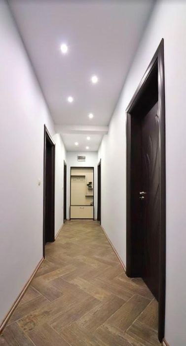 Дава се под наем Тристаен апартамент в Варна, Автогара - 90 кв.м за 700 € - Снимка #2