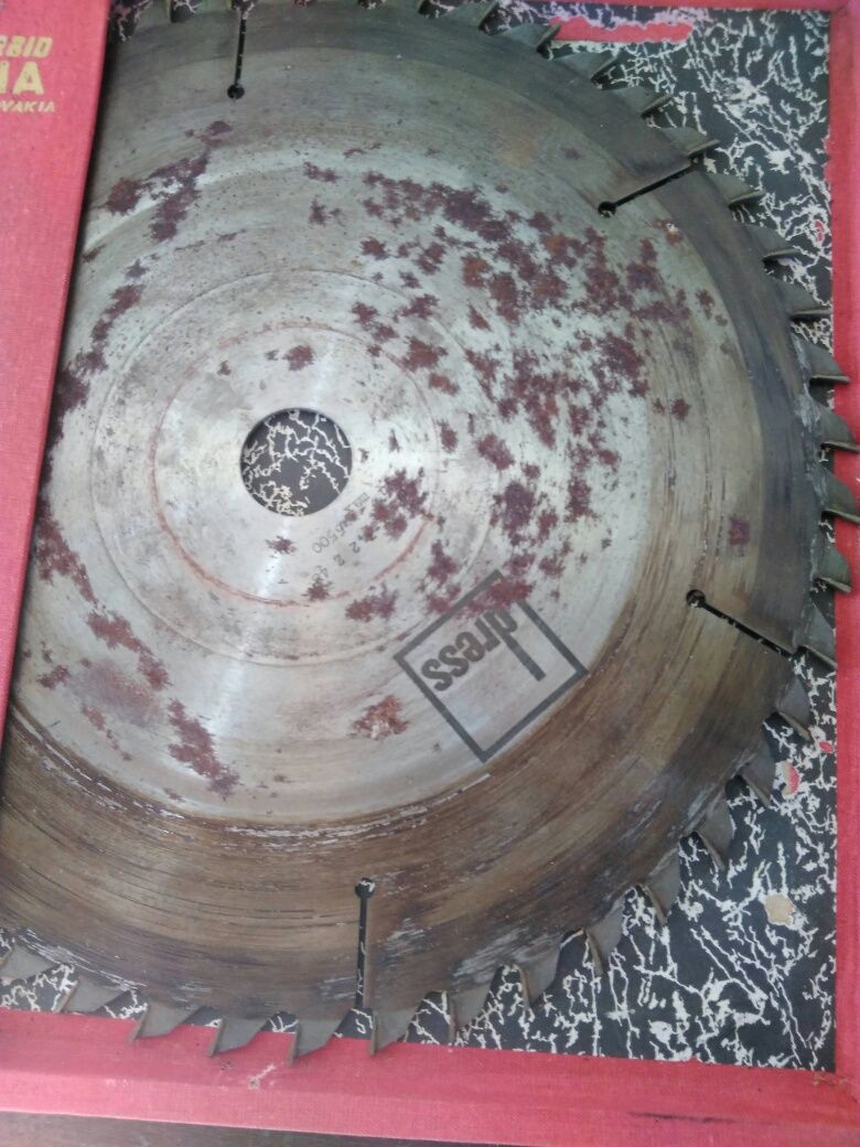 Продавам антикварен диск за цинкуляр изработен в Чехословакия