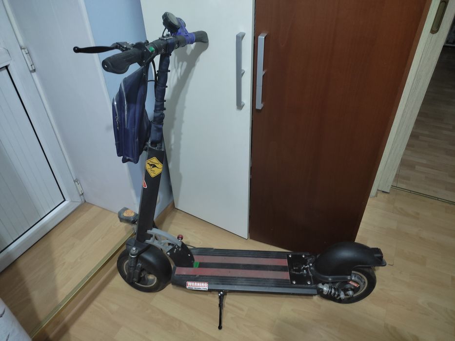 Продам хороший ЭлектроСамокат Kugo.М4