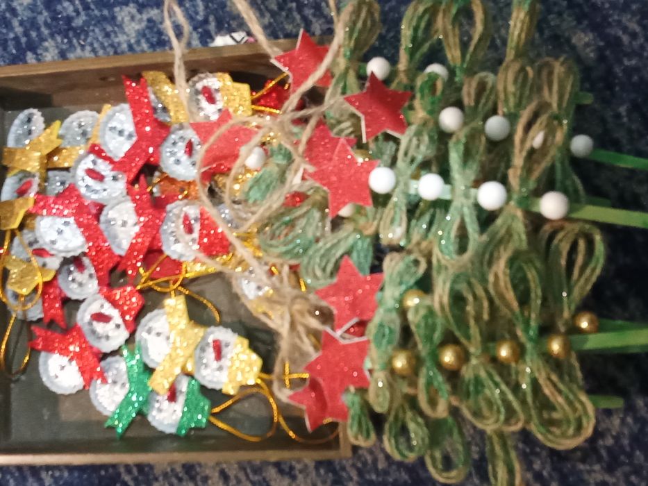 Коледни украси за базари