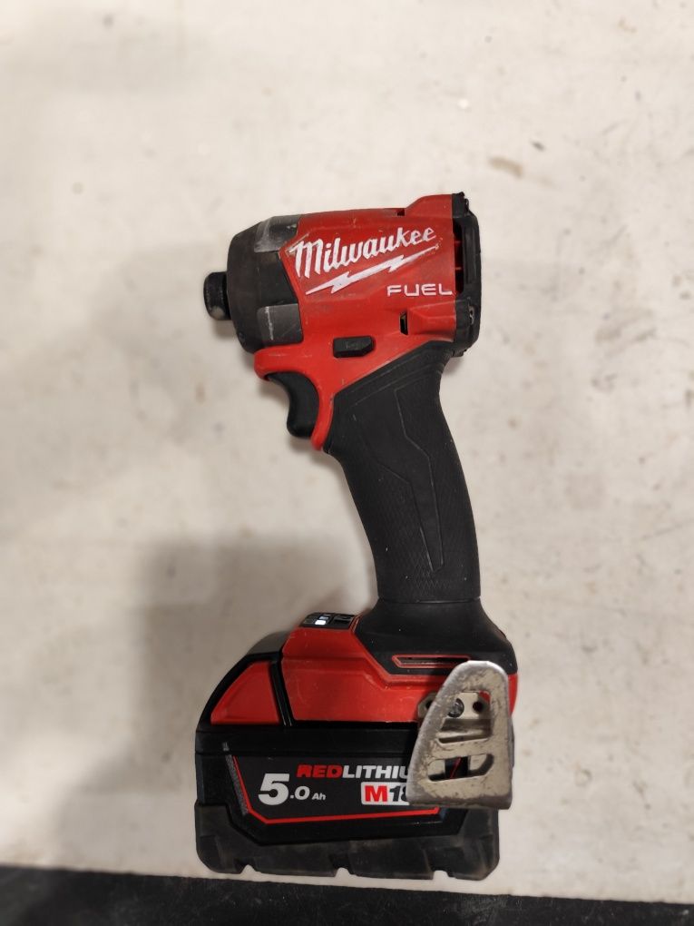 Безчетков акумулаторен импактдрайвър Милуоки Milwaukee M18 FID3 + 5Ah