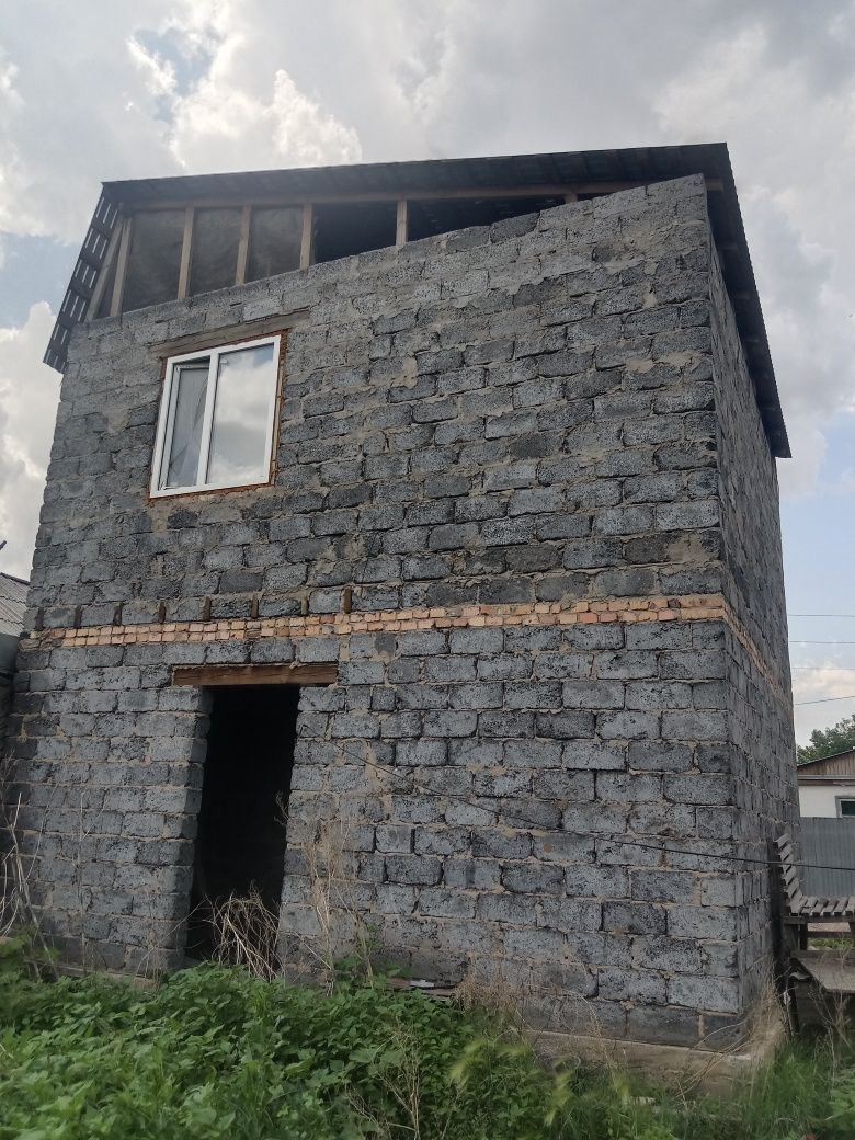 Продам дом не достроенный