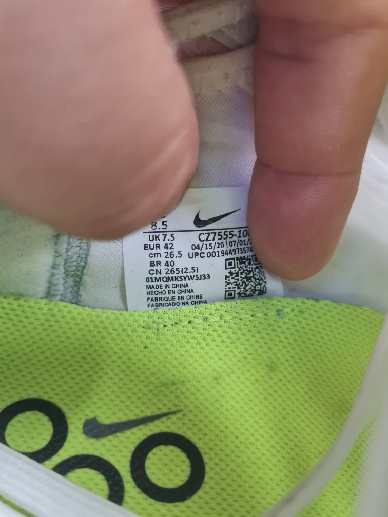 Маратонки Nike Air Max 2090

Носени,но в добро състояние. 
Камерите са