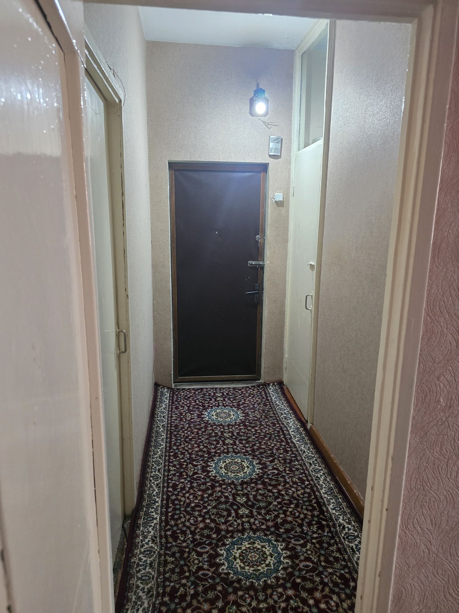 Uy sotiladi 3 xonali  3 etajda
