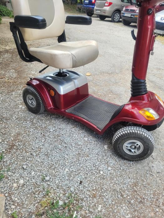 Електрически скутер подхидящ за възрастни хора и инвалиди