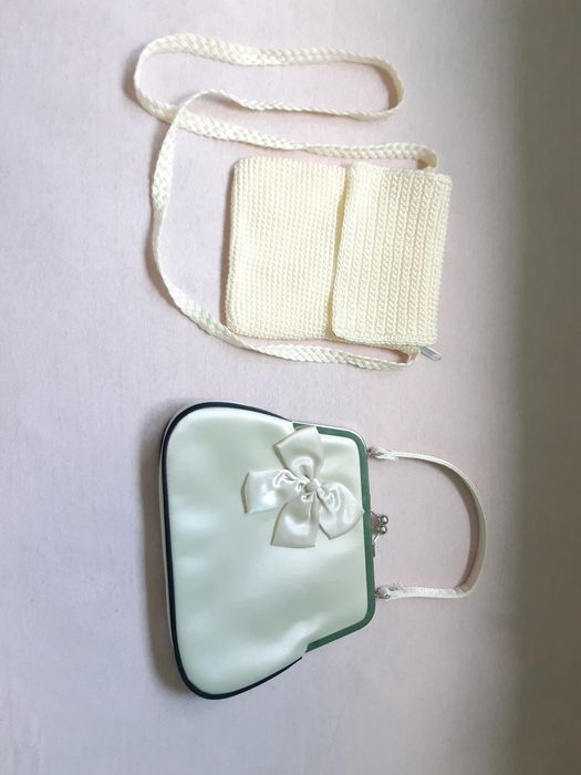 Нови мини дамски чанти в кремав цвят.