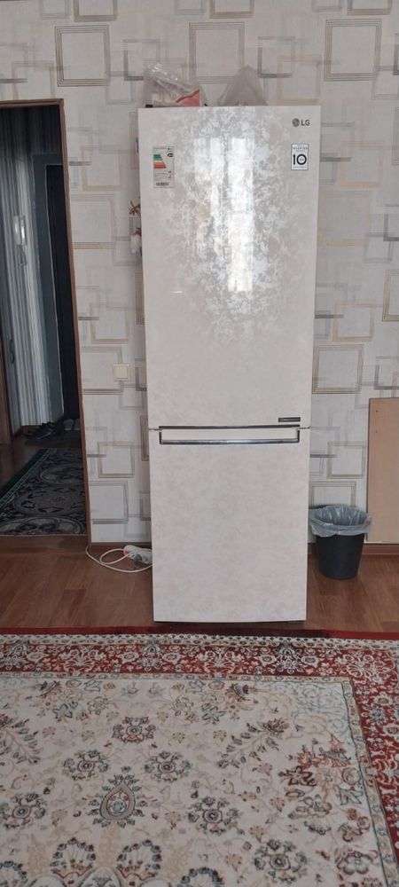 продам LG холодильник  в отличном состоянии