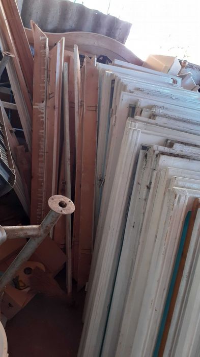 Usi si ferestre din lemn,vopsite