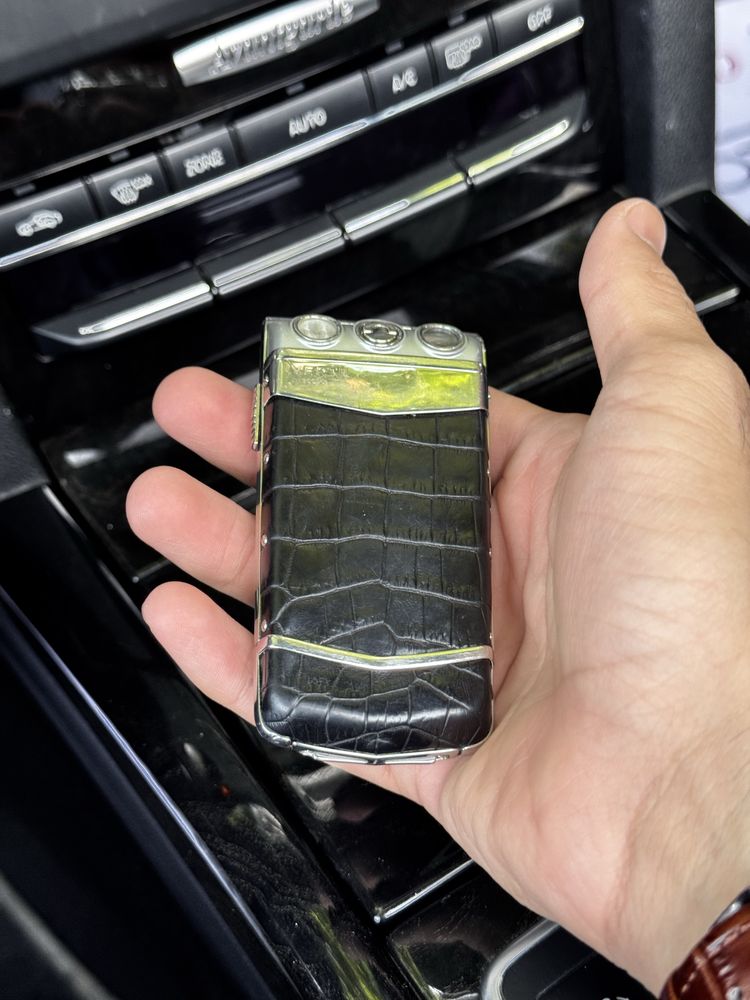 Vertu Constellation Ayxta