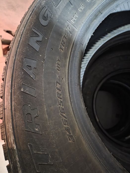 Продам комплект 4 зимние шины б/у, TRIANGLE 245/65R17