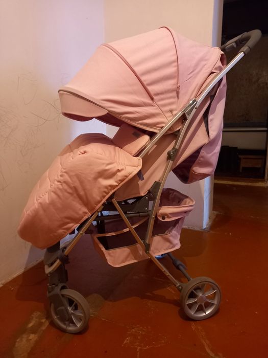 Детская прогулочная коляска