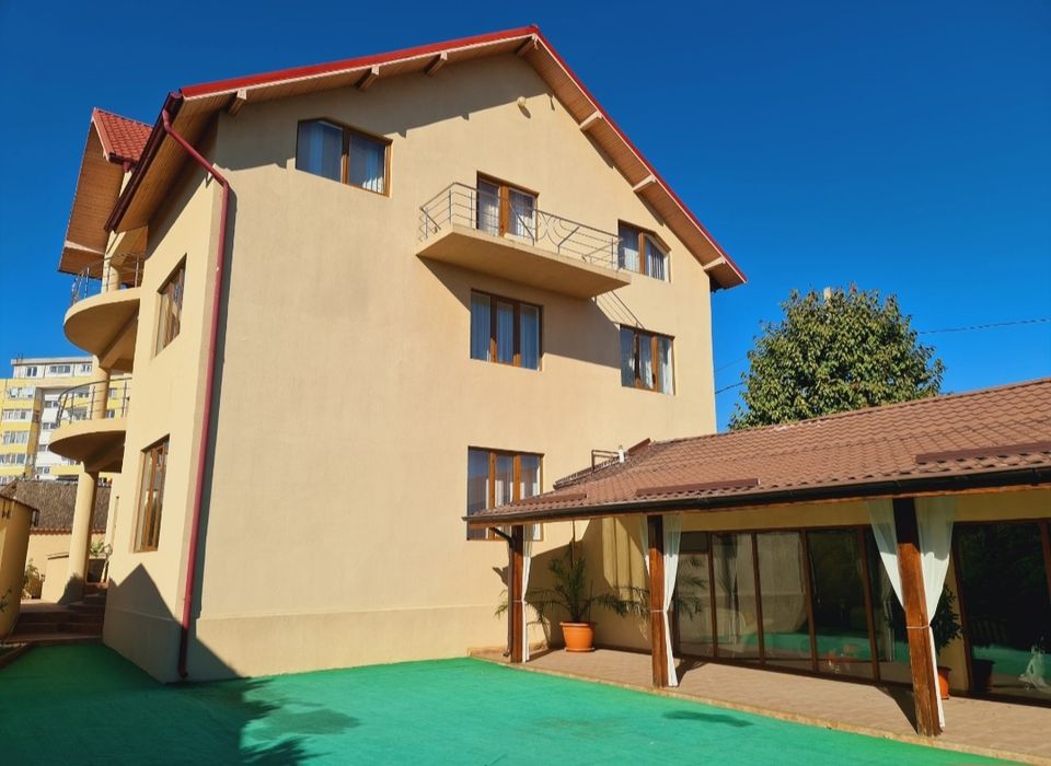 Închiriez casa in centru Târgoviște!