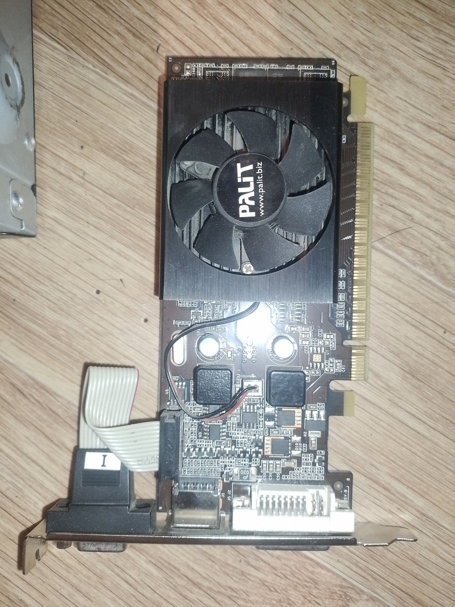 Продам Gf 210 1gb sDDR3 64B