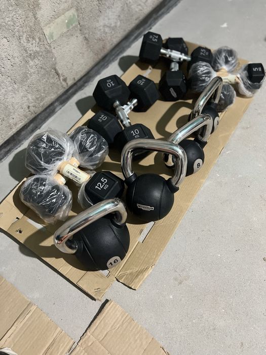 Pachet TechnoGym KETTLEBELL /Gantera Hexagonala 12 buc