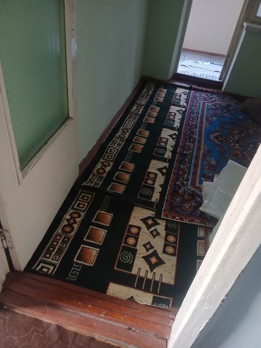 Qarshi shahar viloyat pirakiraturasi yonida