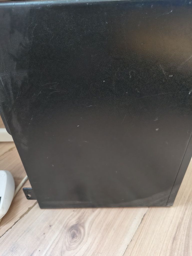Монитор DELL  и компютър DELL *ПРОДАВАТ СЕ СПЕШНО!*