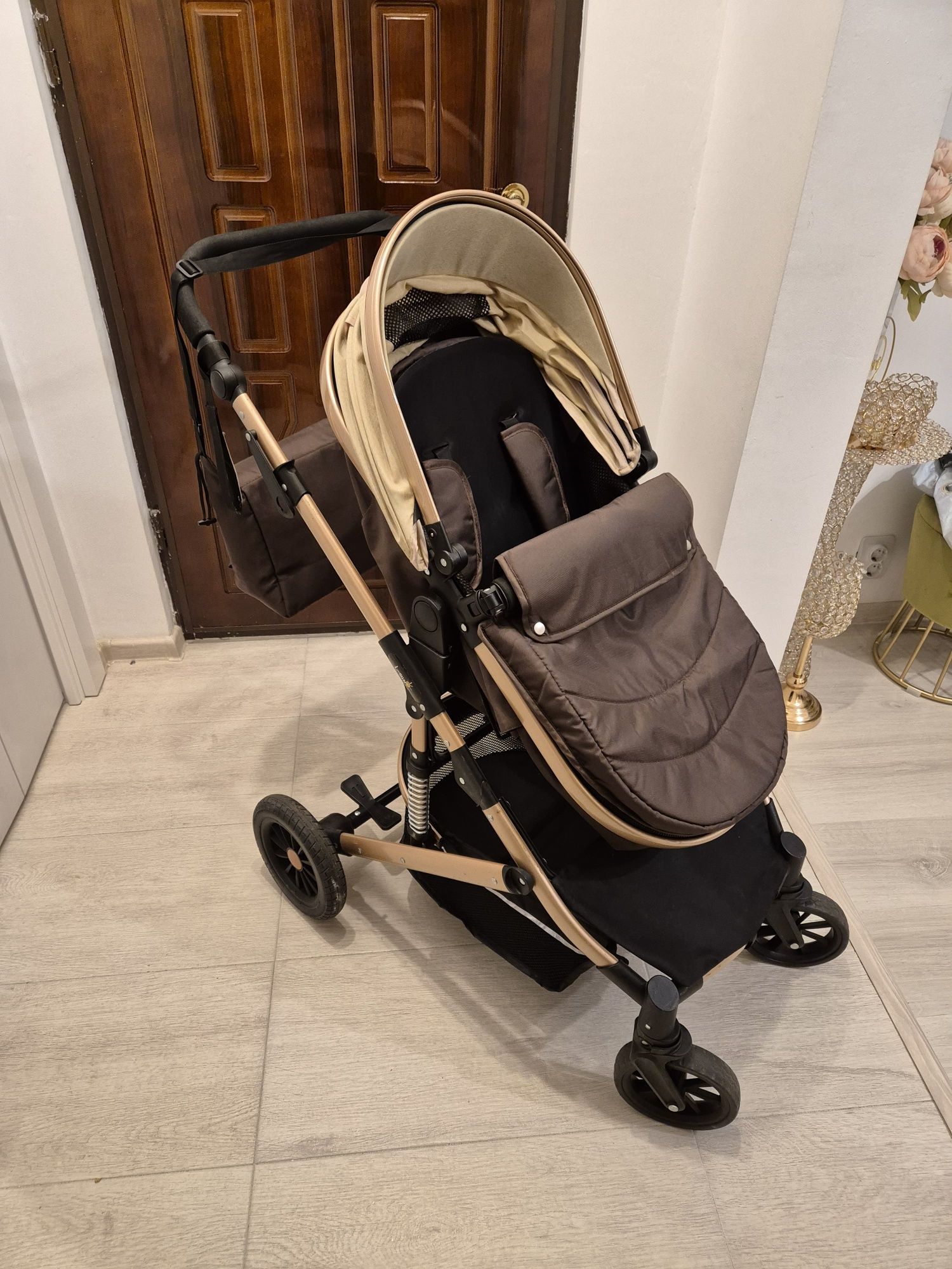 Vand carucior bebe 3in 1 culoare maro