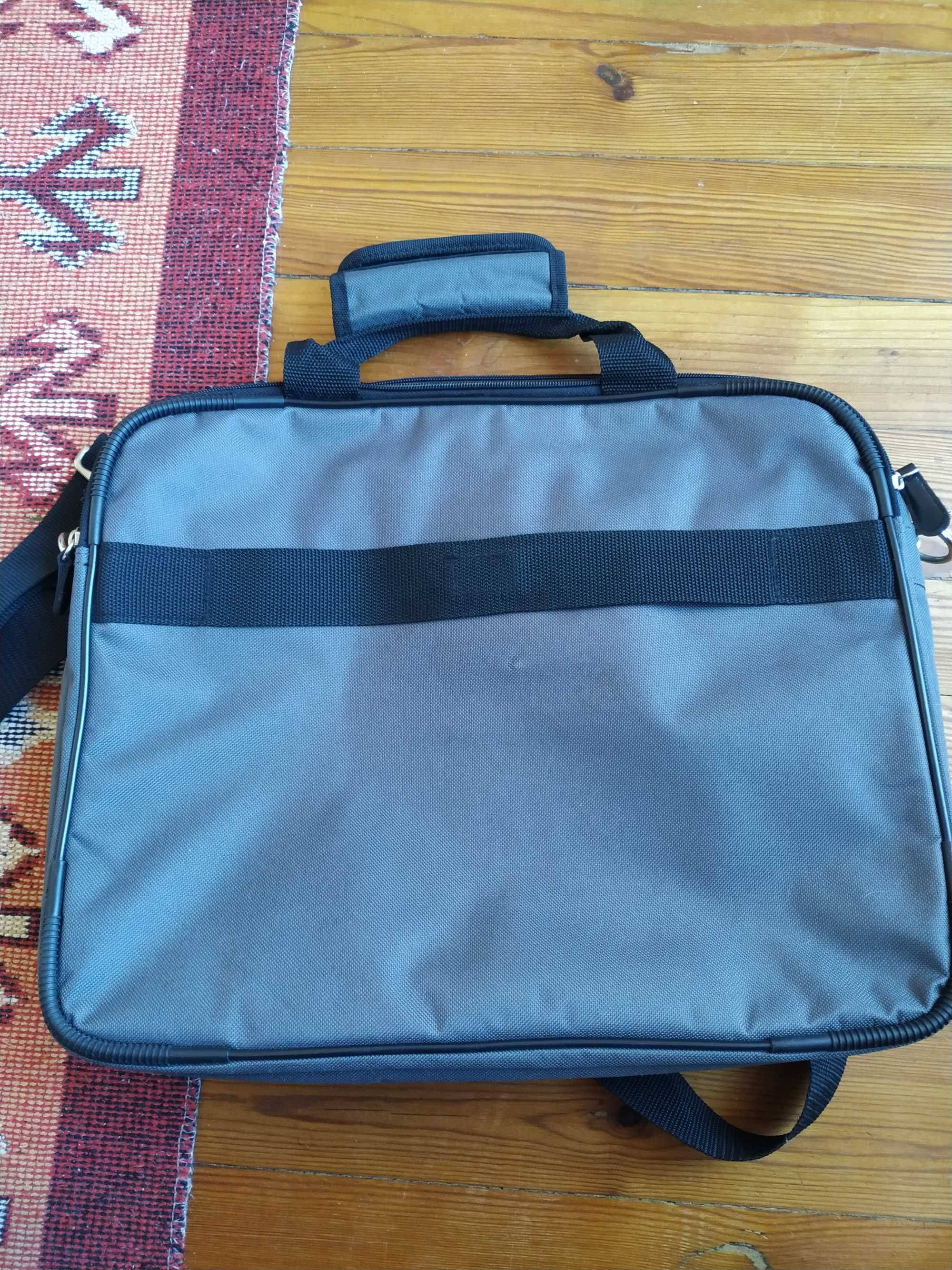 Чанта за лаптоп с три джоба