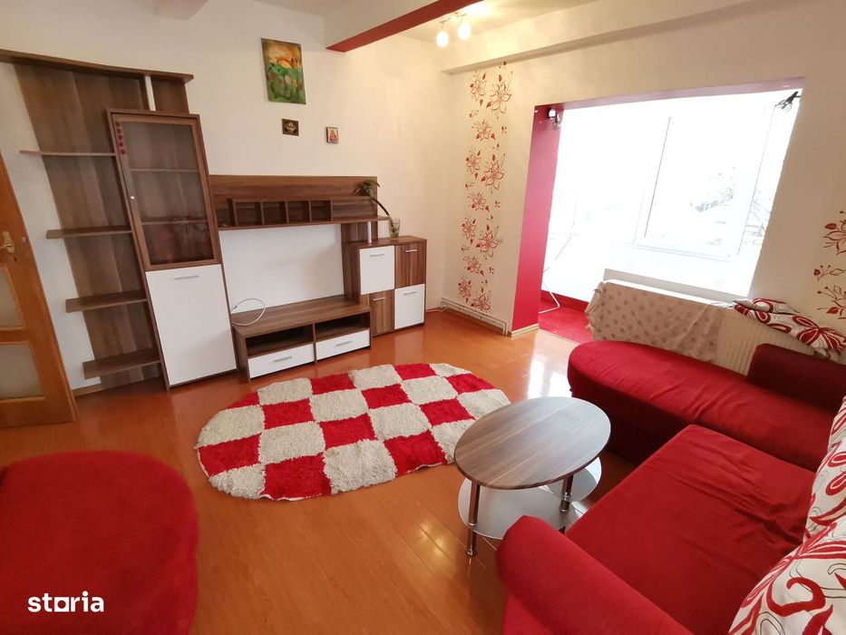 VAND apartament 4 camere decomandat,renovat, zona Calea Poplacii