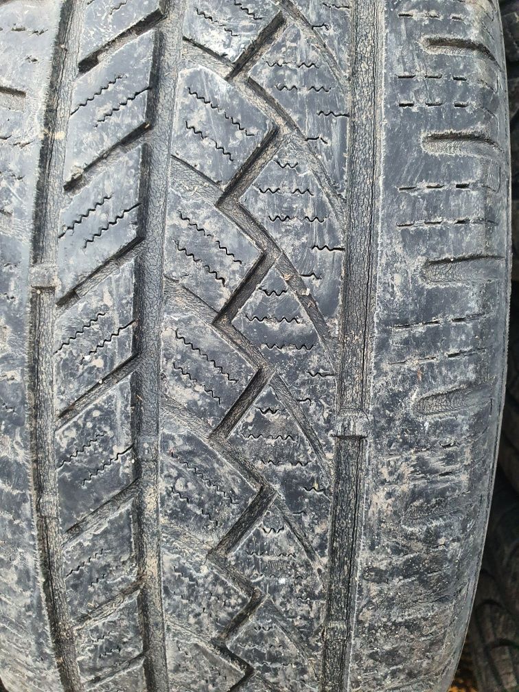 Продавам 4 бр  гуми 215/65/16-Всесезонни
