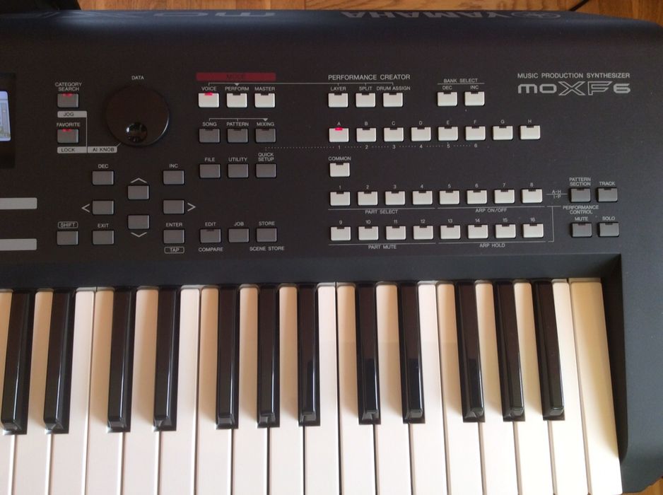 Yamaha MOXF6 sintetizator