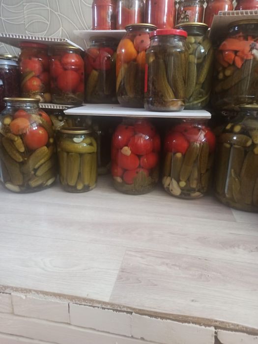 Продам соленья (огурцы, помидоры, ассорти)