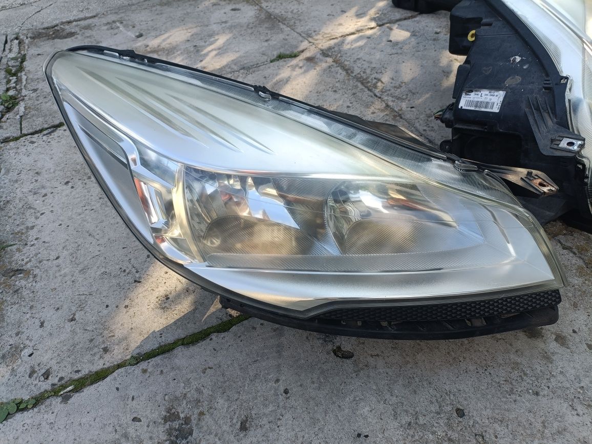 Set faruri Ford Kuga 2 in stare foarte bună