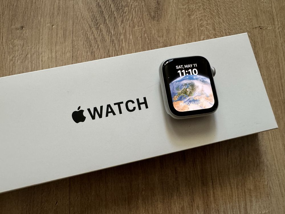 Apple Watch SE ( 2 gen ) Silver 44 mm