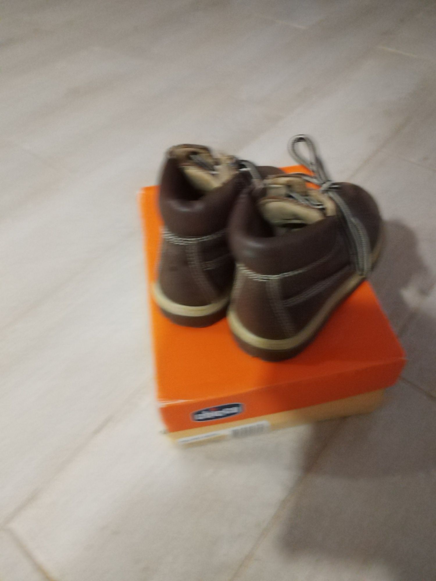 Детски боти Chicco