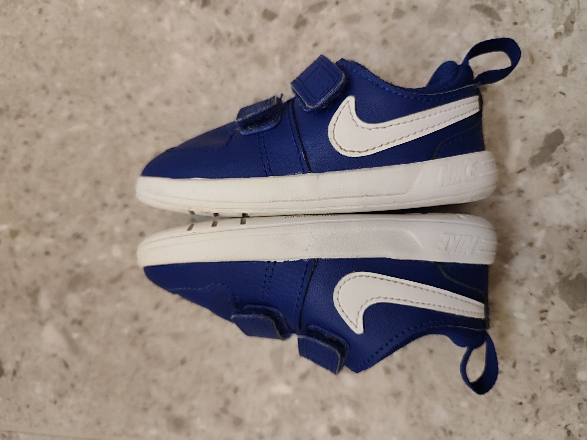 Ест. Кожа на Nike, Okaidi, Adidas, Obaibi маратонки