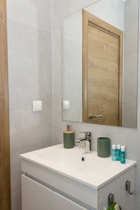 Дава се под наем Двустаен апартамент в Варна, Бриз - 60 кв.м за 612 € - Снимка #11
