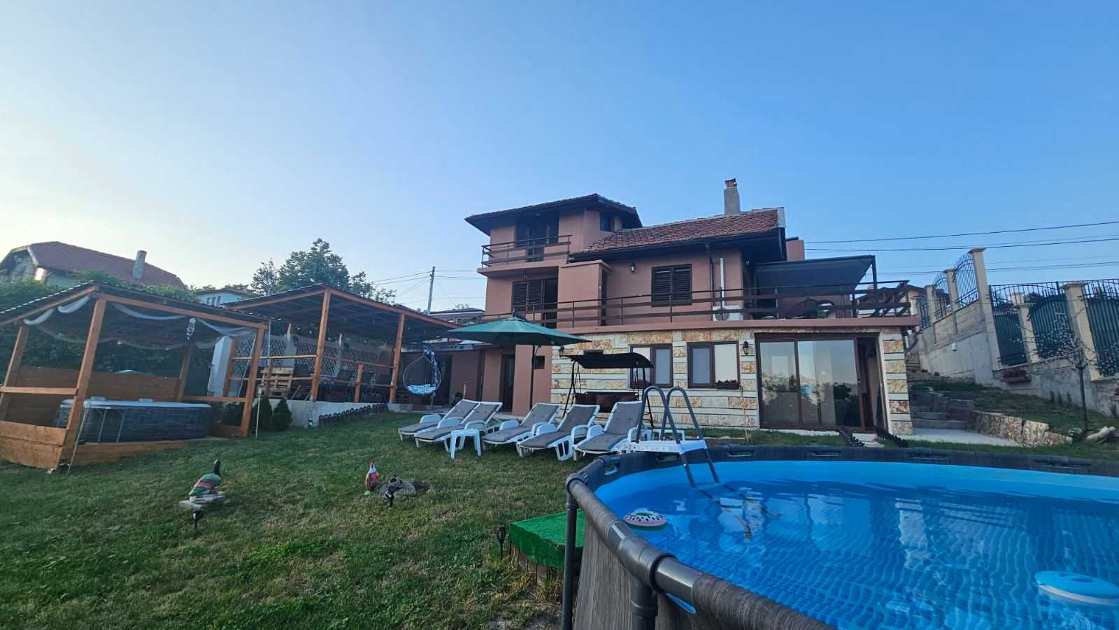 Къща за гости "Пи Ар Хаус" (на 500м. от к.к.Албена)