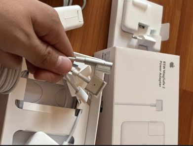 - от MacBook 85W - зарядка, блок питания, щнур от макбука.
