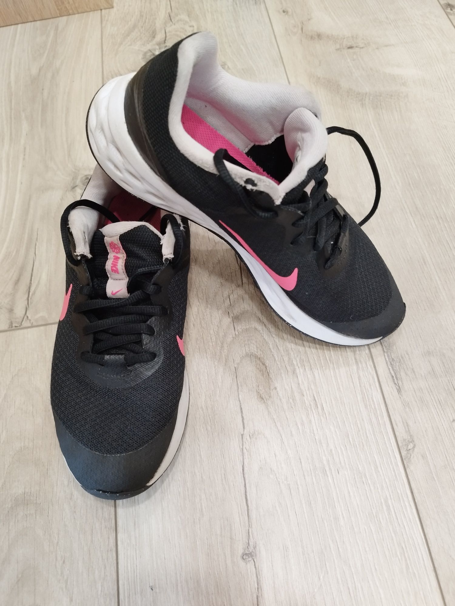 Маратонки Nike  35