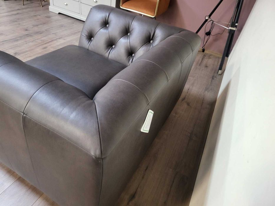 Кафяв кожен фотьойл тип Честърфийлд