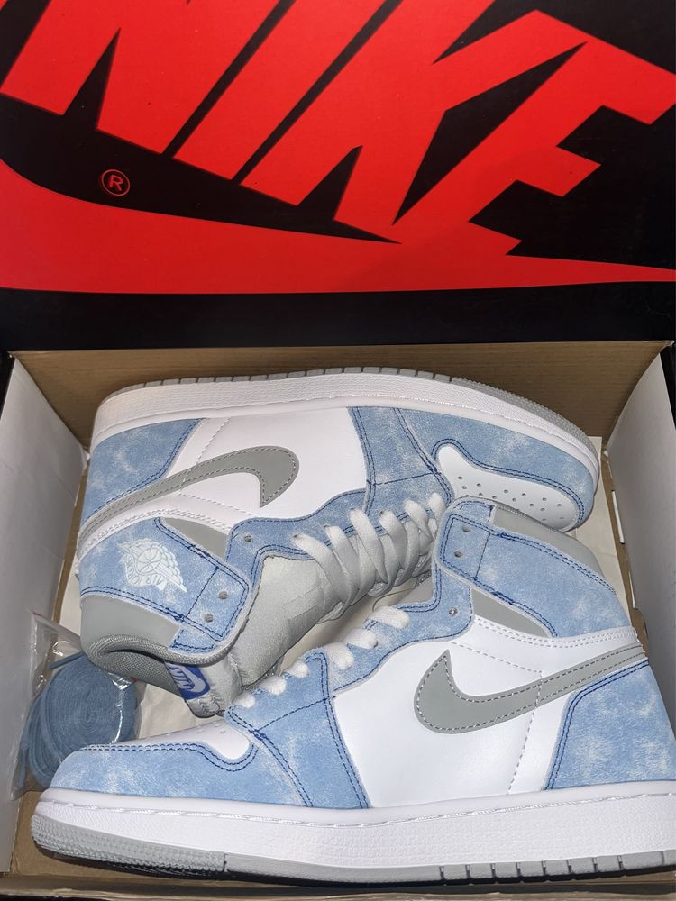 Air Jordan 4 Retro High OG "Hyper Royal"