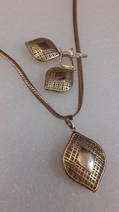 Бижутерия. Качественная под золото.