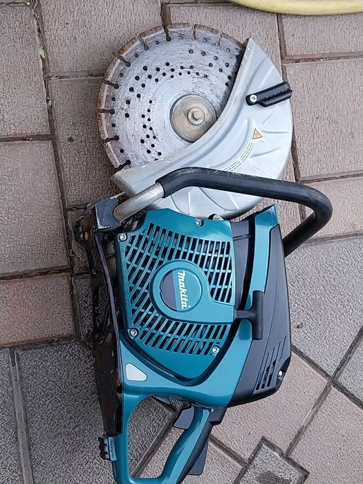 Drujba  de taiat beton, asfalt etc  MAKITA  ca și noua