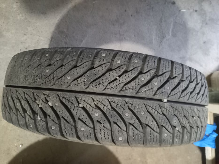 Зимние шивованный шины в идельном состоянии 4 шт