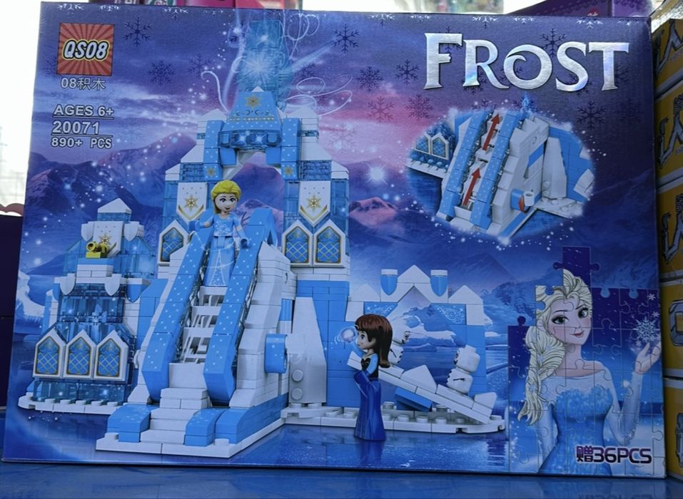 Конструктор Замръзналото Кралство Елза и Анна 890 части Frozen