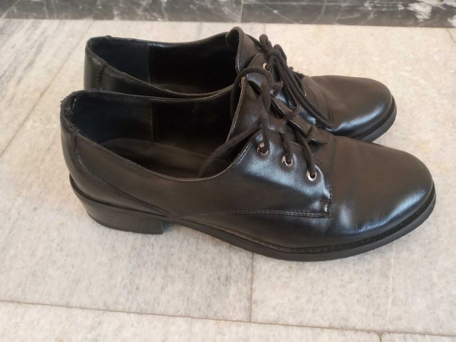 Кроссовки и женская обувь 36-38 размер.Цена по 50 тыс пара