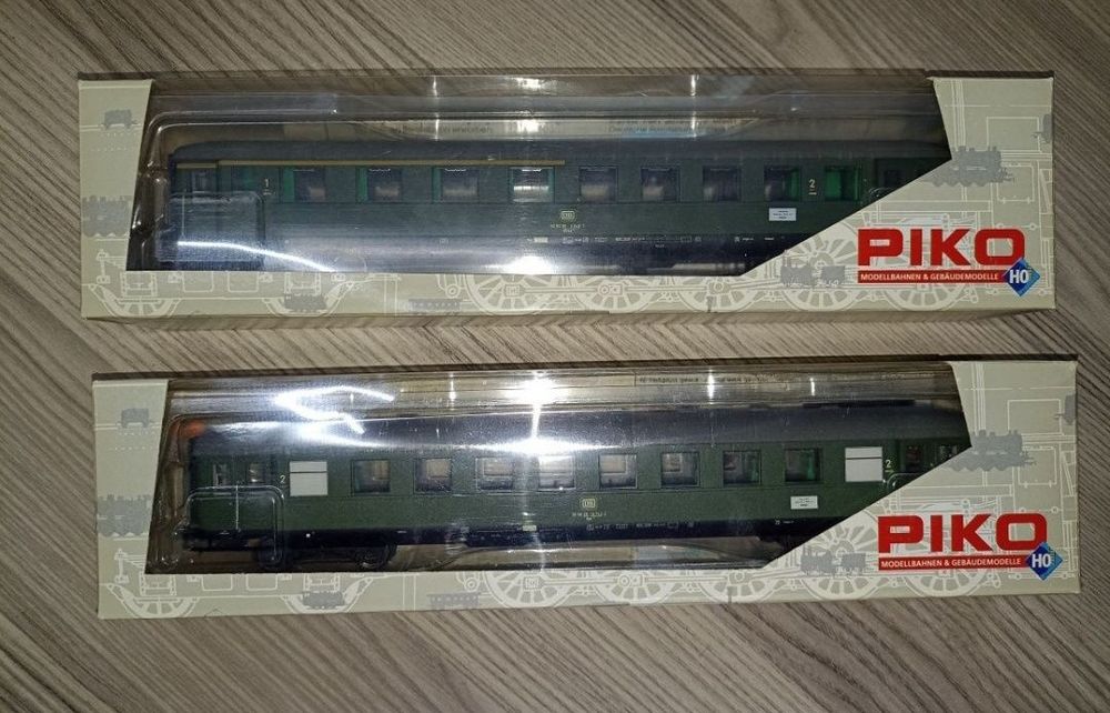 Piko vagoane de călători scara H0 
Roti metalice izolate 
Epoca IV
Pre