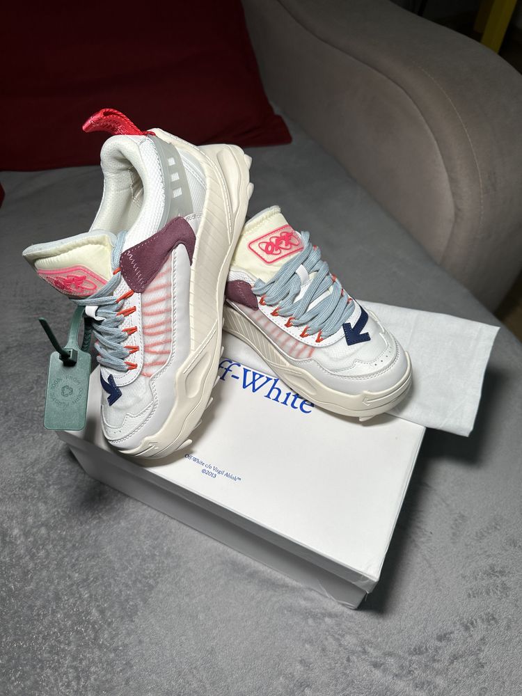 Off White Odsy 1000 cream white blue