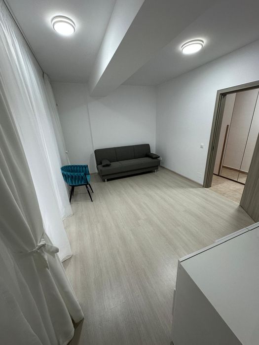 Închiriez apartament cu 2 camere