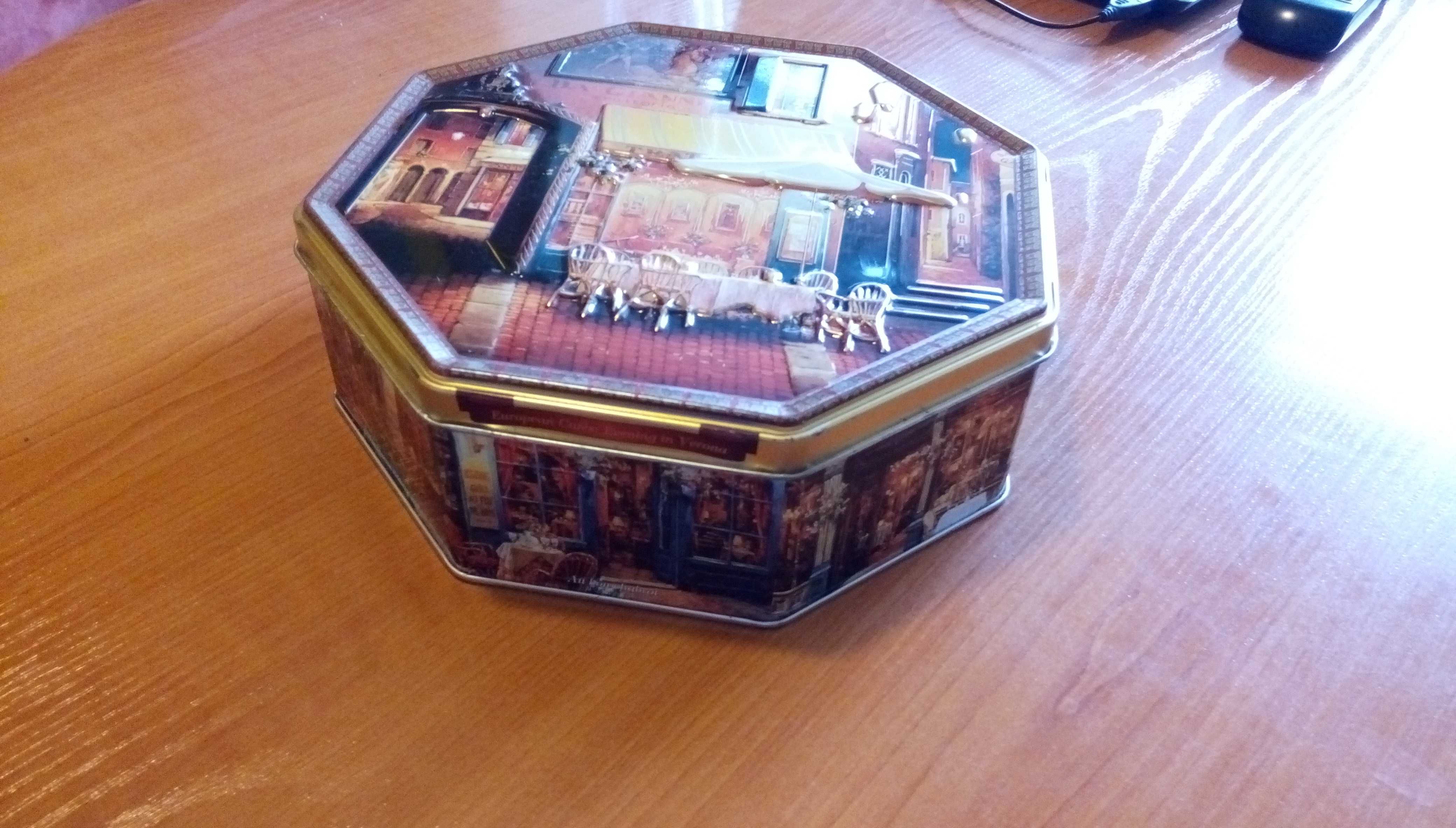 Метална кутия за бисквити  с картини на Виктор Швайко - Viktor Shvaiko