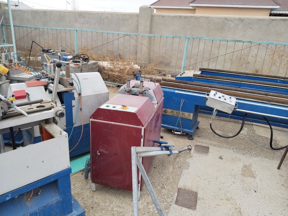 Аппарат для изготовления пластик окон и  дверь