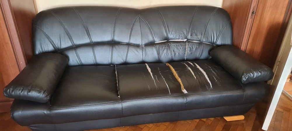 Canapea  extensibila,  necesita  retapitare