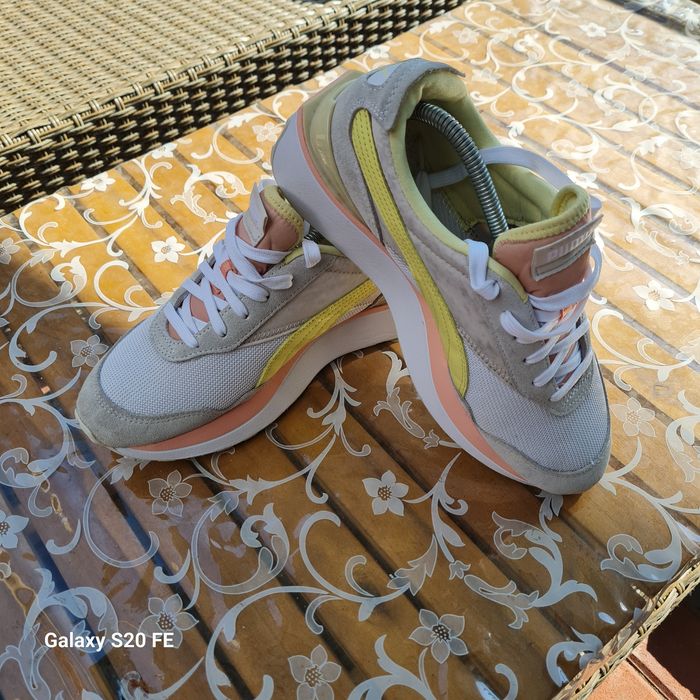 Adidas dama Puma