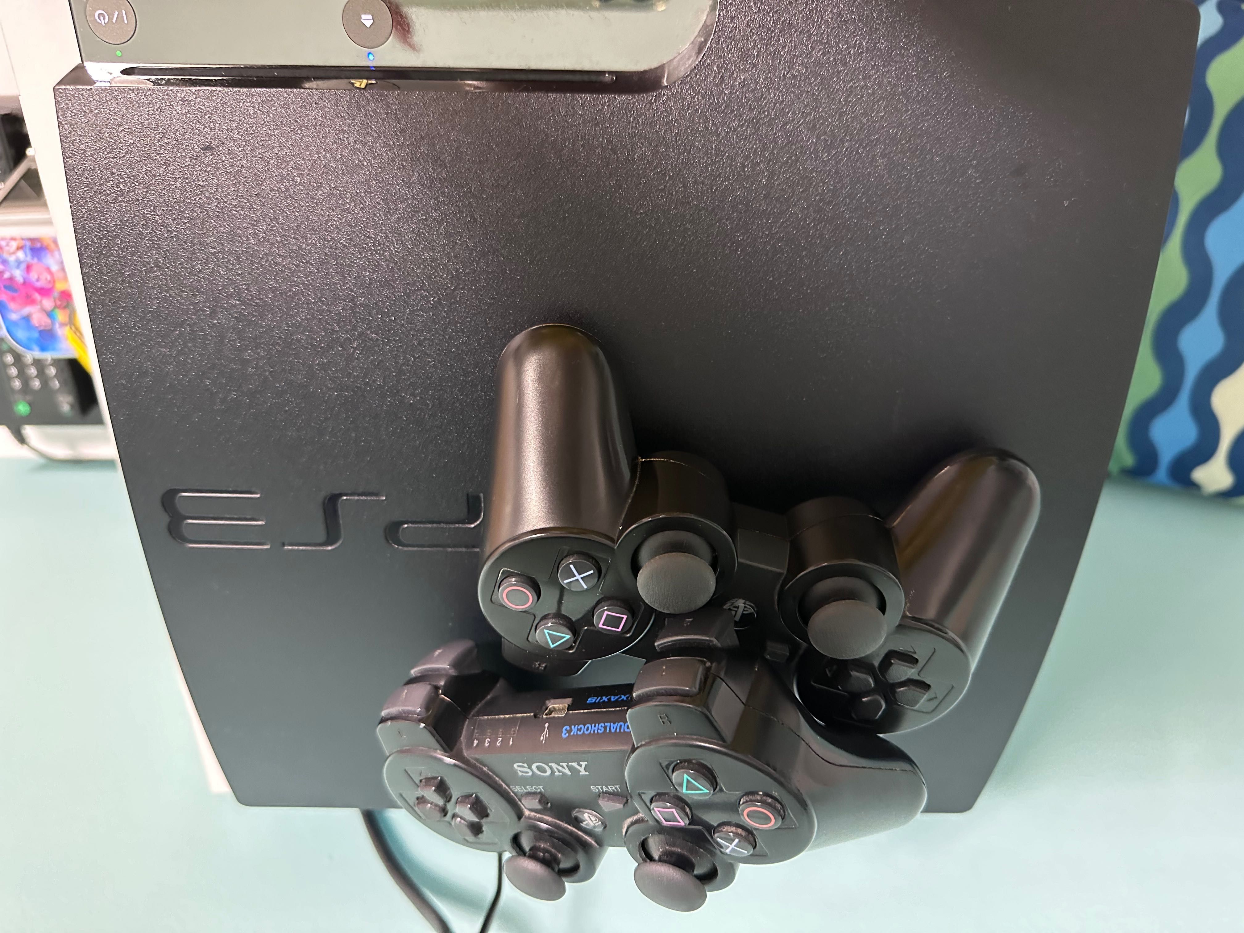 Плейстейшън 3(PS3) с 2 контролера