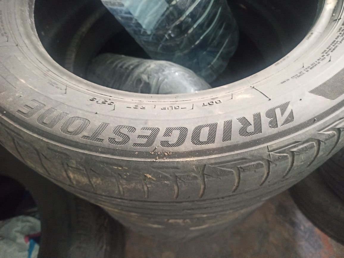 Балонлa бор бу 2 каплект
Донаси 50000 дан 
BRIDGESTONETURANZA 225.55